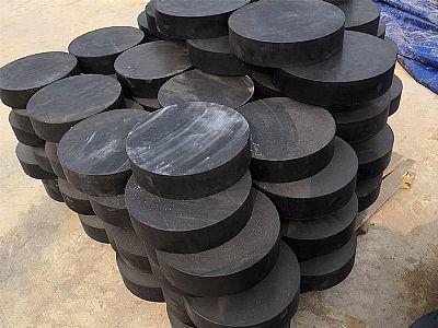 平果市板式橡胶支座由若干层橡胶片与薄钢板经加压硫化